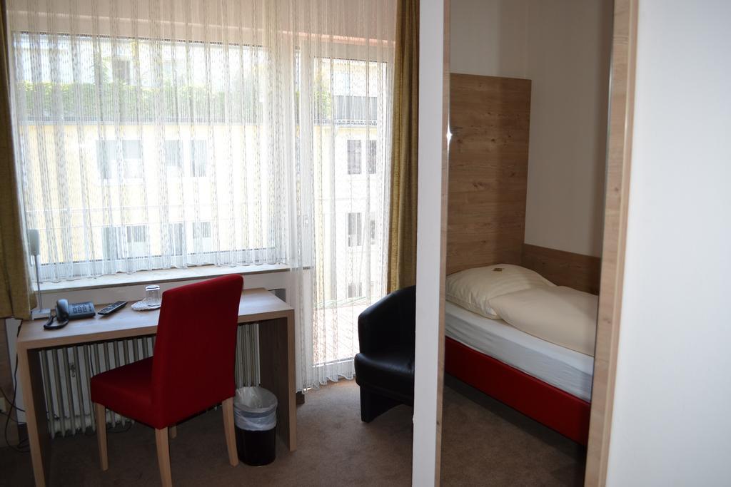 Hotel Minerva Garni Düsseldorf Værelse billede